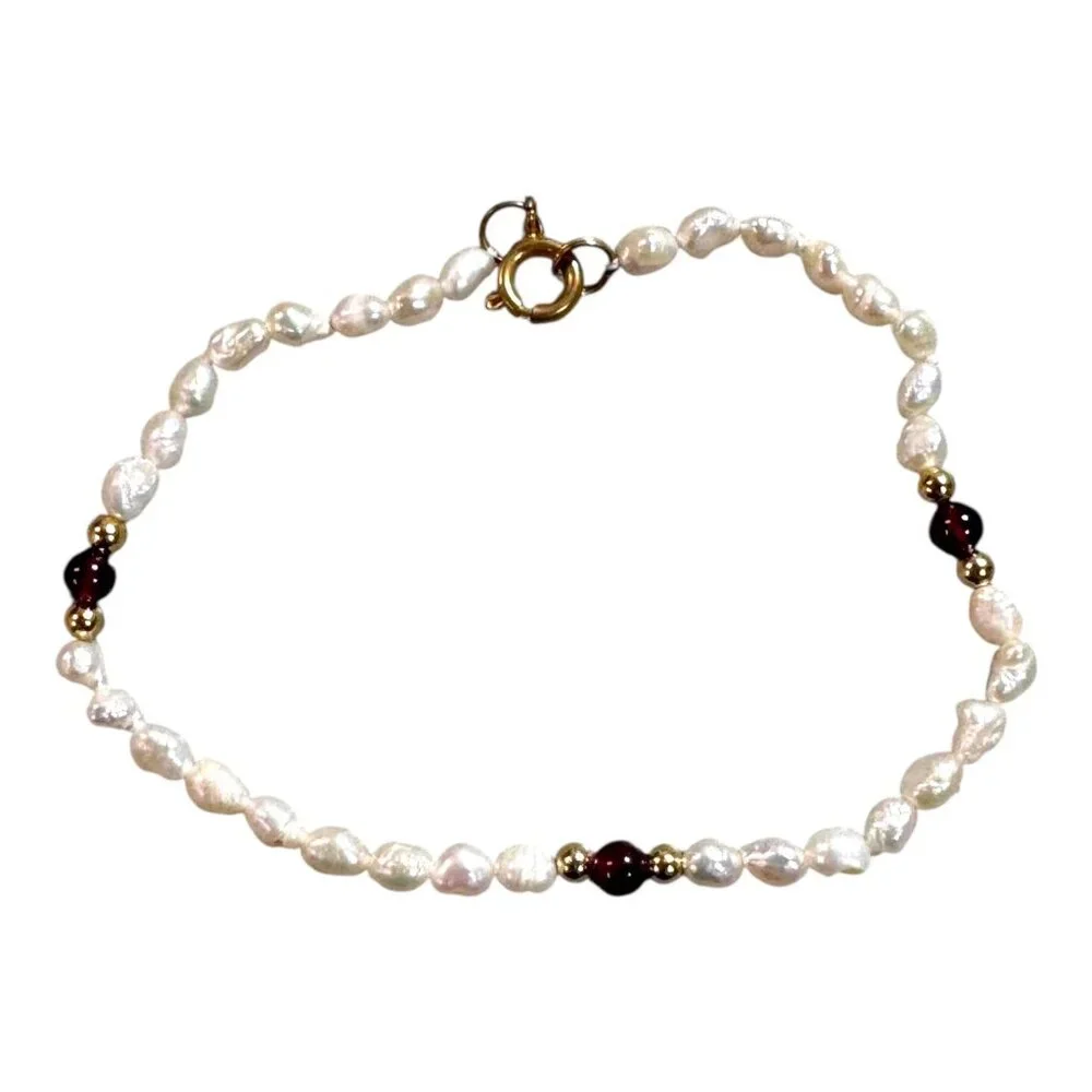 Freshwater Seed Pearl & Garnet Gemstone Beaded Bracelet W/ Gold Accents 7.5" - Picture 3 of 7